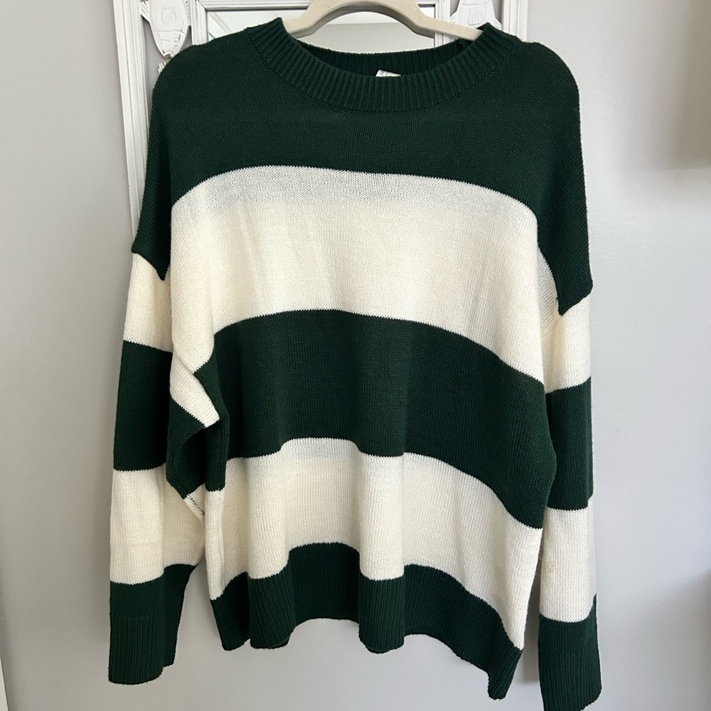 H&M green and white striped sweater size large
